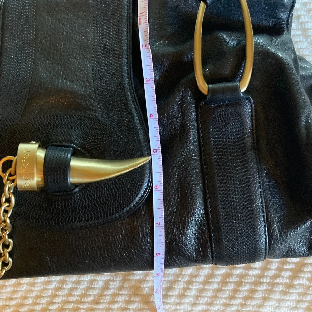 Elegant Black Leather Shoulder Bag with Gold Accents - Picture 8 of 14